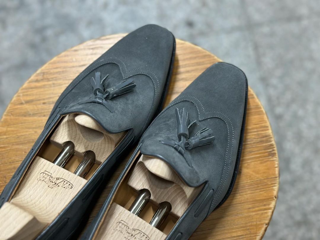 CAPTAIN - GREY SUEDE TESSEL LOAFER