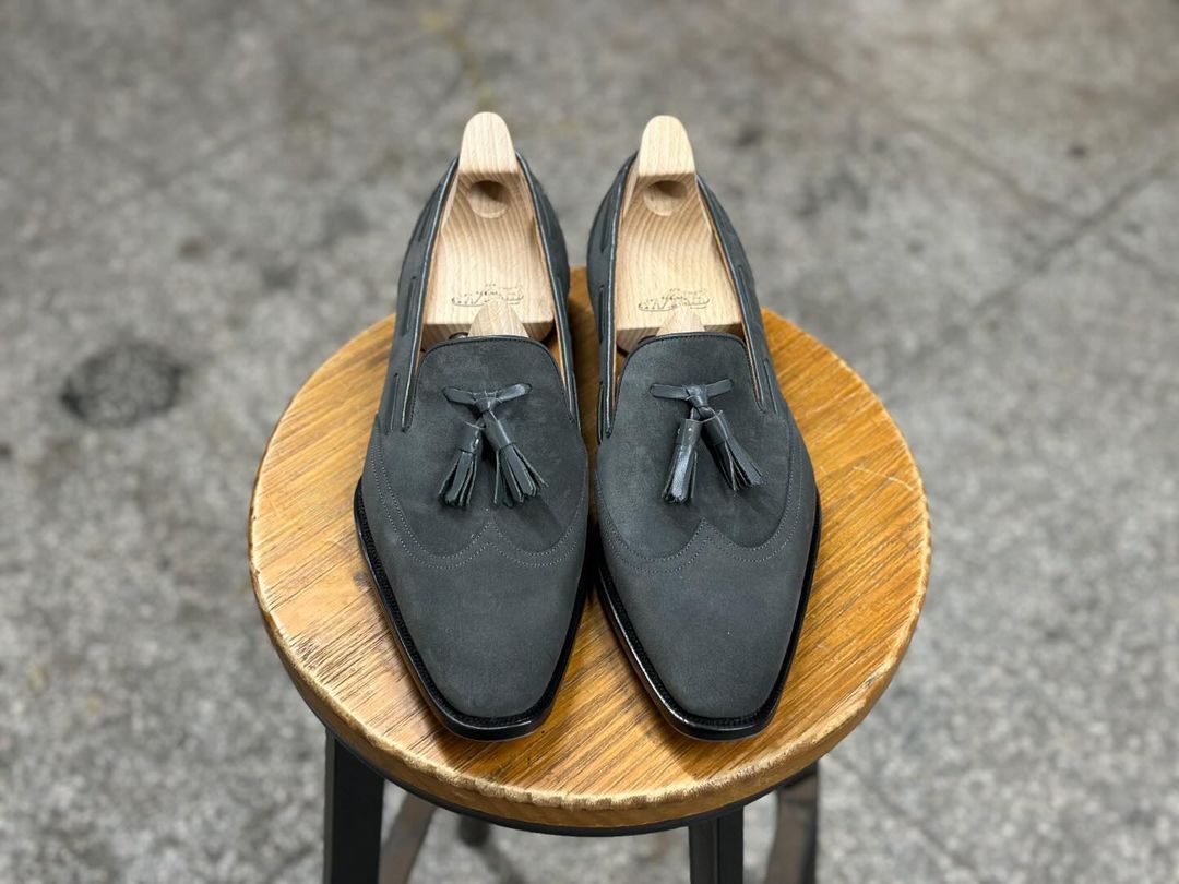 CAPTAIN - GREY SUEDE TESSEL LOAFER