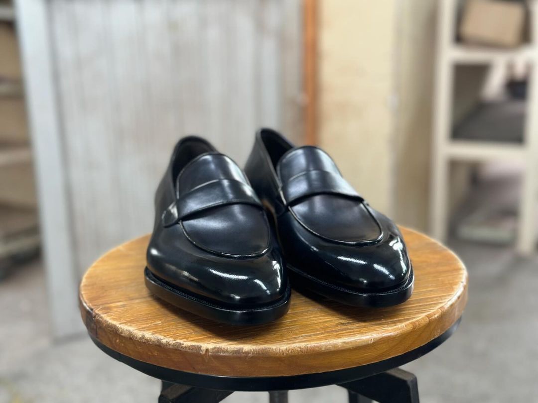 SIGNATURE MEN'S - BLACK LUXE CLASSIC SLIP ONS