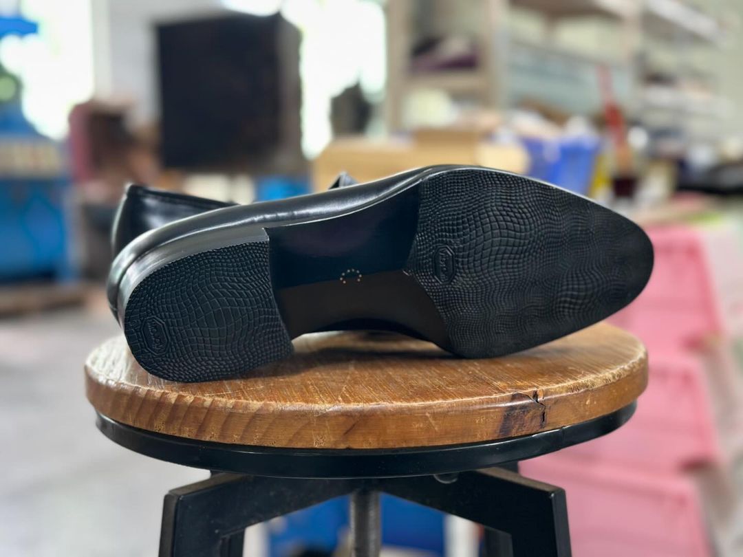 SIGNATURE MEN'S - BLACK LUXE CLASSIC SLIP ONS