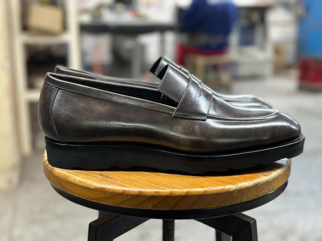 VALERIO - ANTIQUE BROWN PENNY LOAFERS