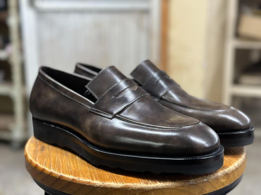 VALERIO - ANTIQUE BROWN PENNY LOAFERS