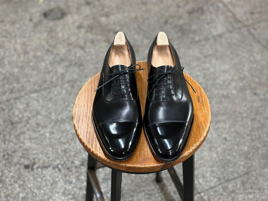 ROBERTO - SEAMLESS STYLE MENS'S BLACK CAPTOE OXFORDS
