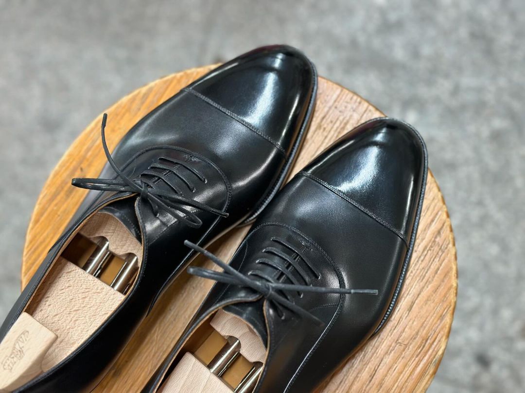 ROBERTO - SEAMLESS STYLE MENS'S BLACK CAPTOE OXFORDS