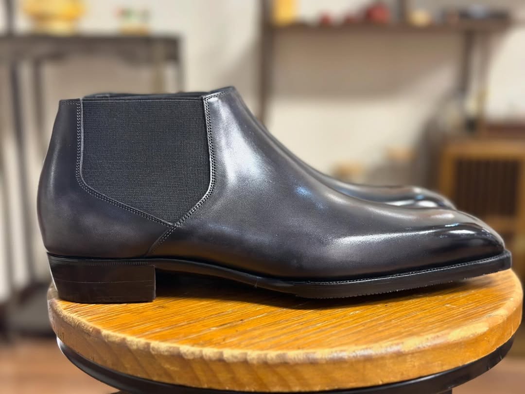 VELORE - SOPHISTICATED DARK GREY LOW ANKLE BOOT