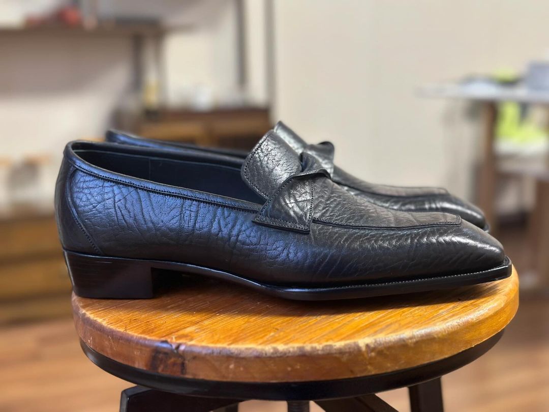 DARWIN - BLACK CRUSHED TWISTED STRAP LOAFER
