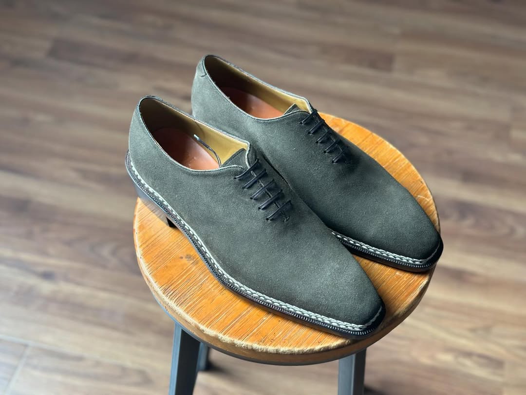 CHRIS - OLIVE SUEDE WHOLECUT OXFORD LACEUP