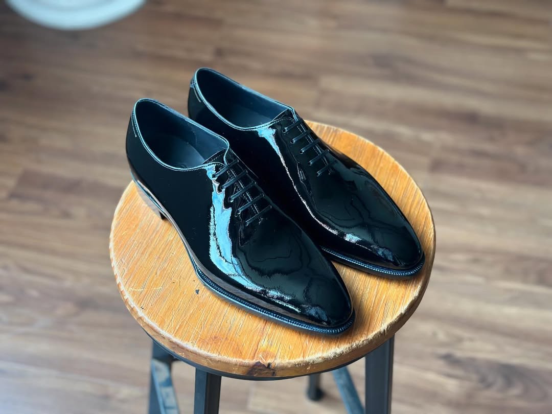 JAMES - BLACK PATENT WHOLECUT LACEUP