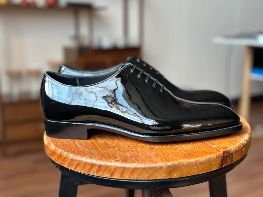 JAMES - BLACK PATENT WHOLECUT LACEUP