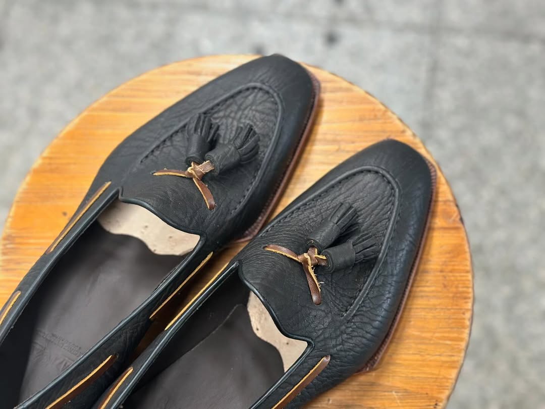 CAMERON - BLACK TESSEL LOAFER