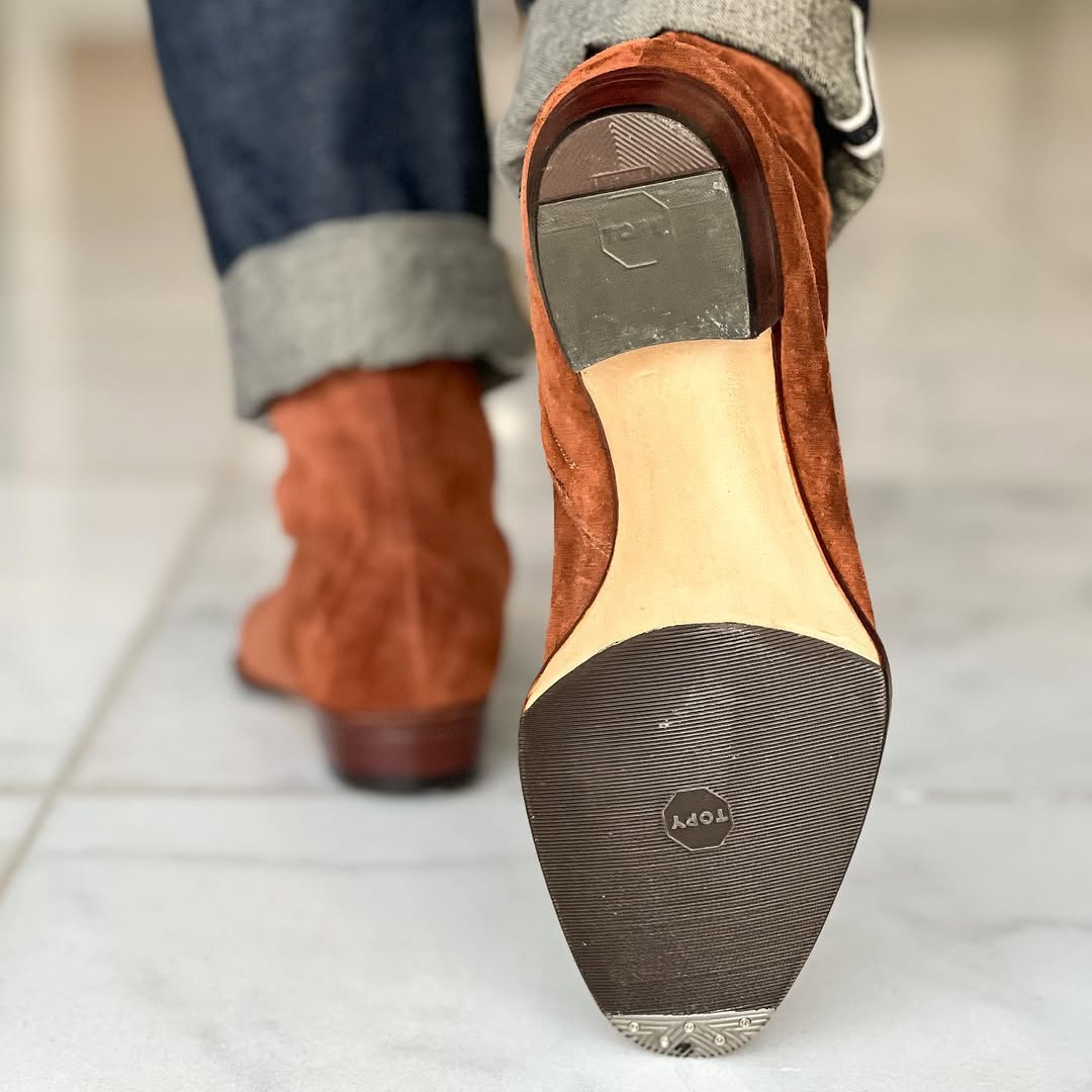 DARIO - BROWN ROUND TOE SUEDE ANKLE BOOTS