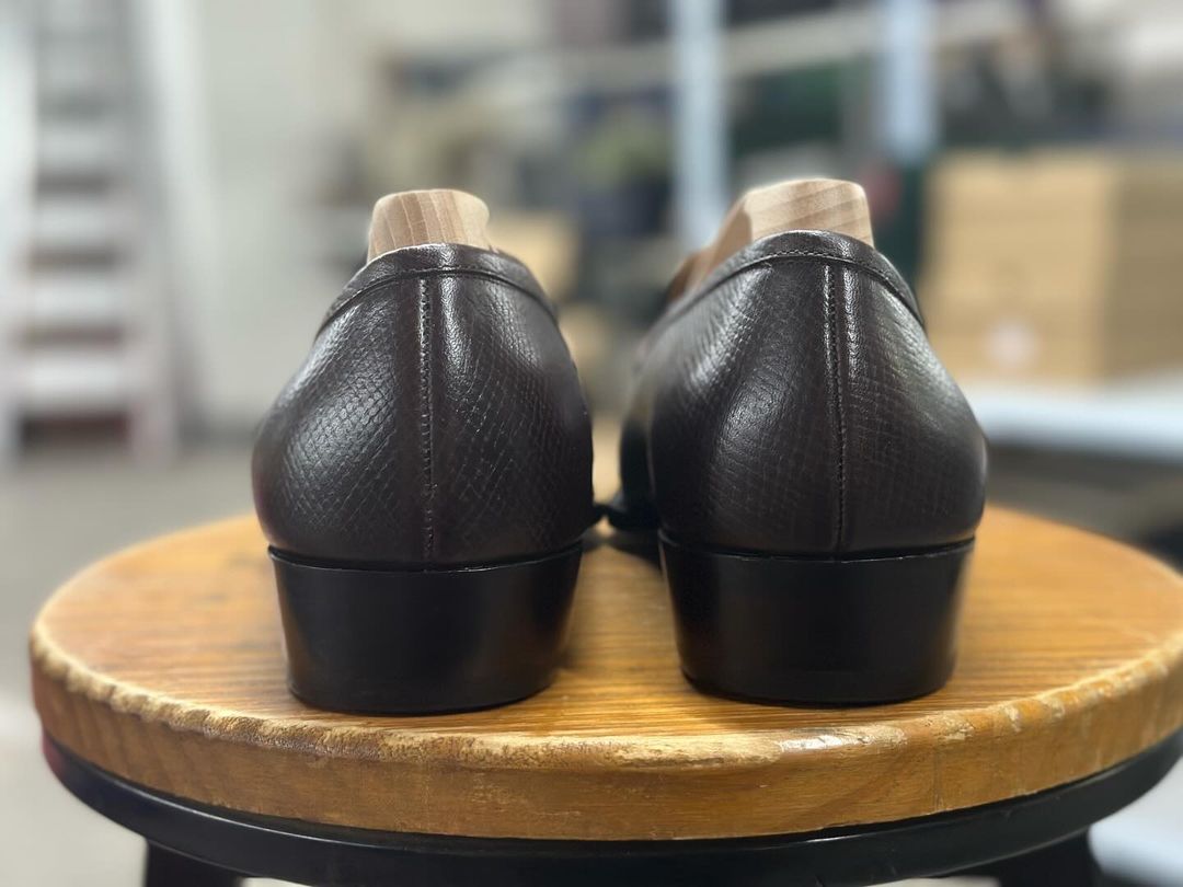 SIENNA - COFFEE BROWN SPLIT TOE TWISTED STRAP LOAFER