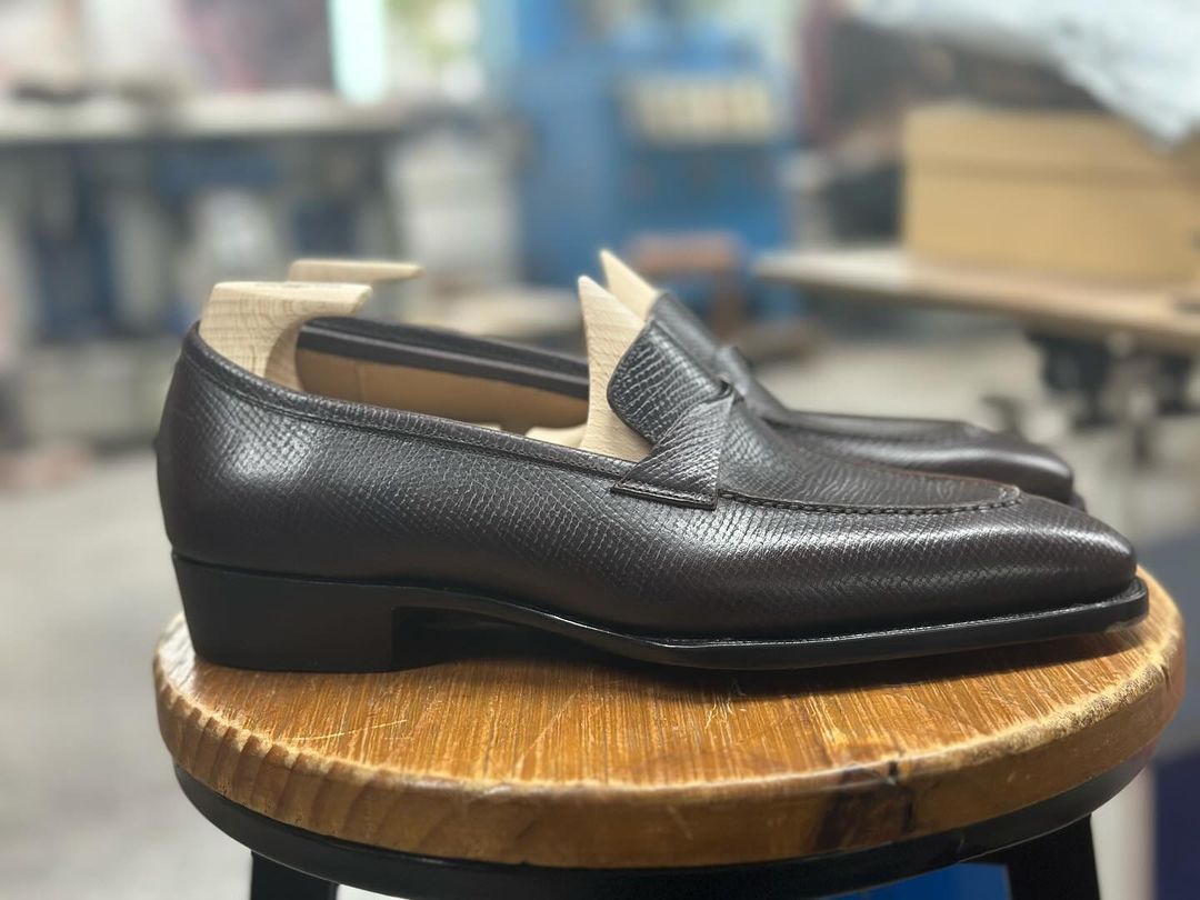 SIENNA - COFFEE BROWN SPLIT TOE TWISTED STRAP LOAFER