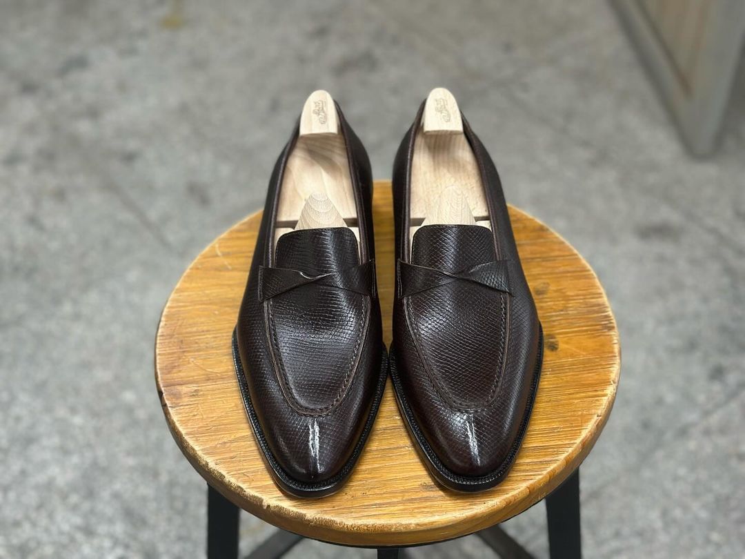 SIENNA - COFFEE BROWN SPLIT TOE TWISTED STRAP LOAFER