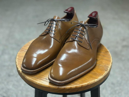 VICTONIC - TAN PATEENA FINISH LACEUPS