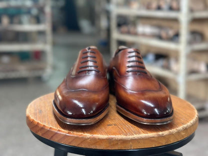 ARTISAN'S TOUCH BROWN WOODEN FINISH OXFORD LACEUP
