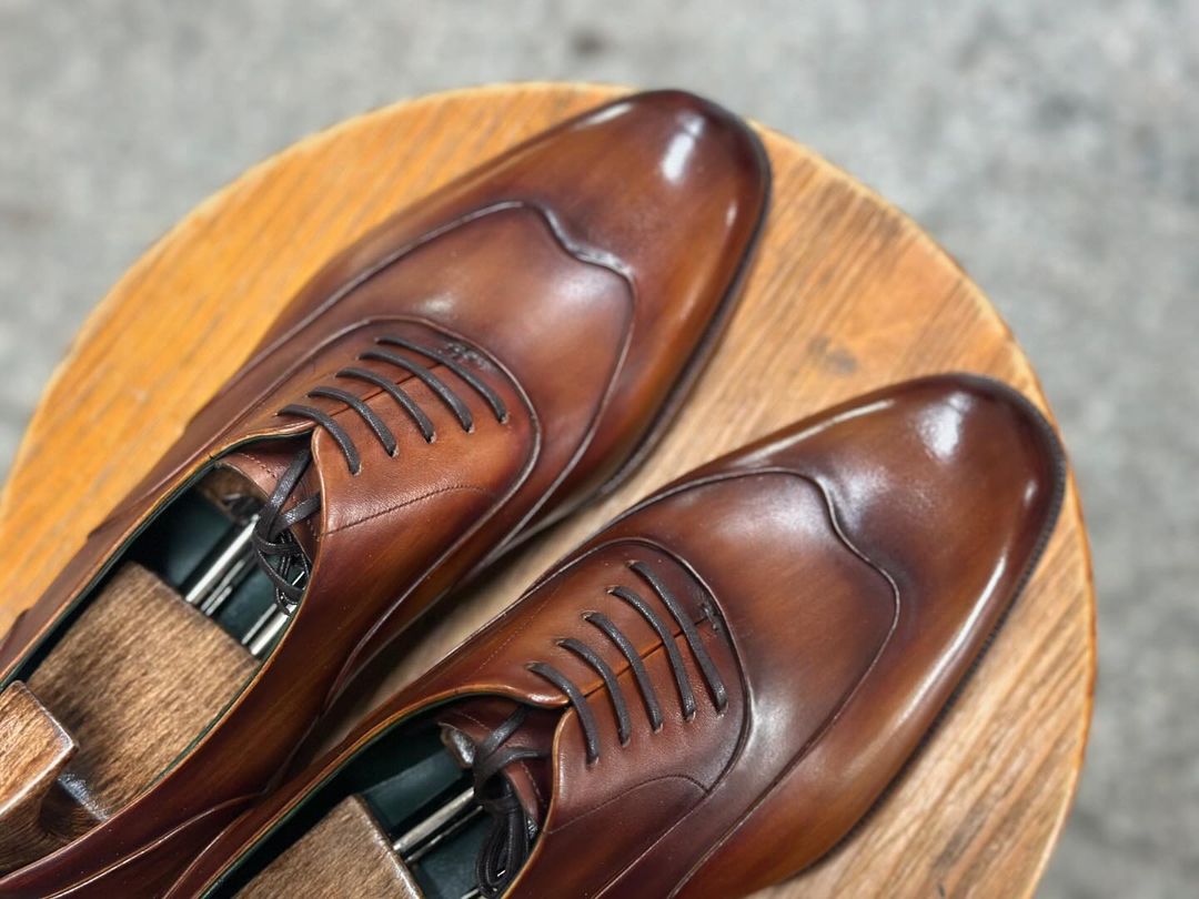 ARTISAN'S TOUCH BROWN WOODEN FINISH OXFORD LACEUP