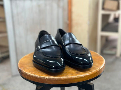 SIGNATURE MEN'S - BLACK LUXE CLASSIC SLIP ONS