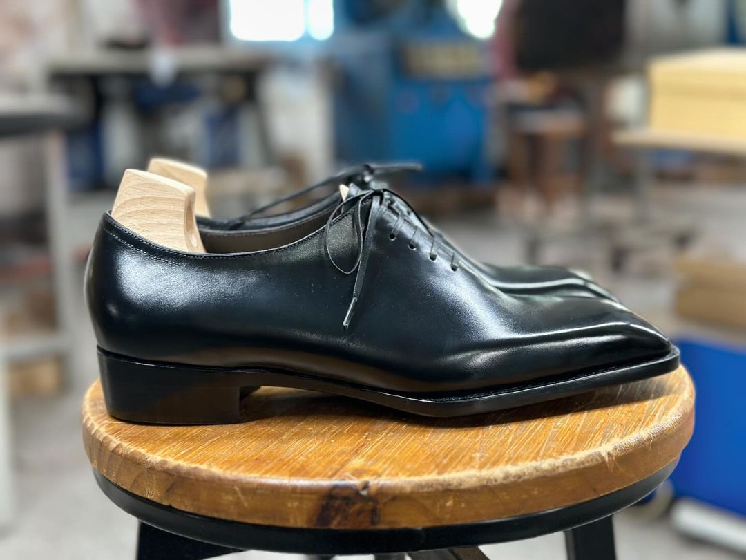 AUGUSTO - BLACK SQUARISH TOE WHOLECUT LACEUPS