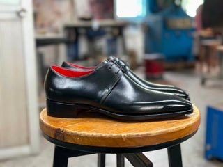 DANIELE || REFINED BLACK DERBY LACEUPS IN FIDDLEBACK SOLE