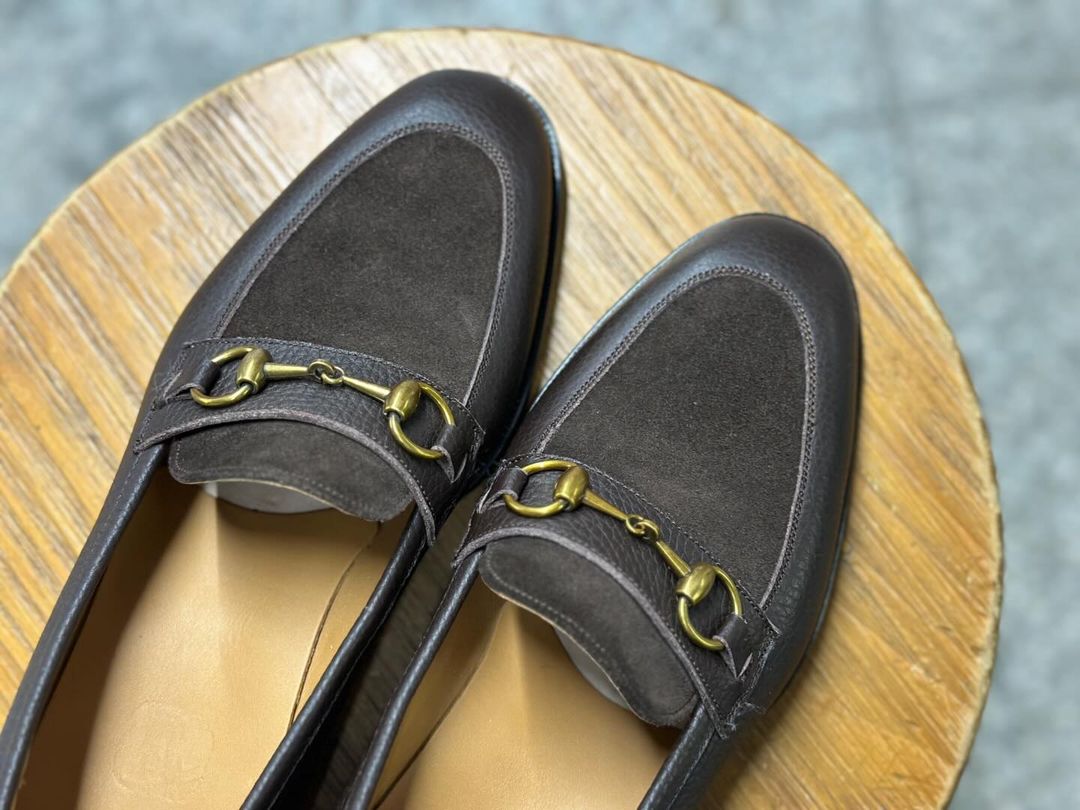 BROOKS - BROWN SUEDE HORSEBIT LOAFER