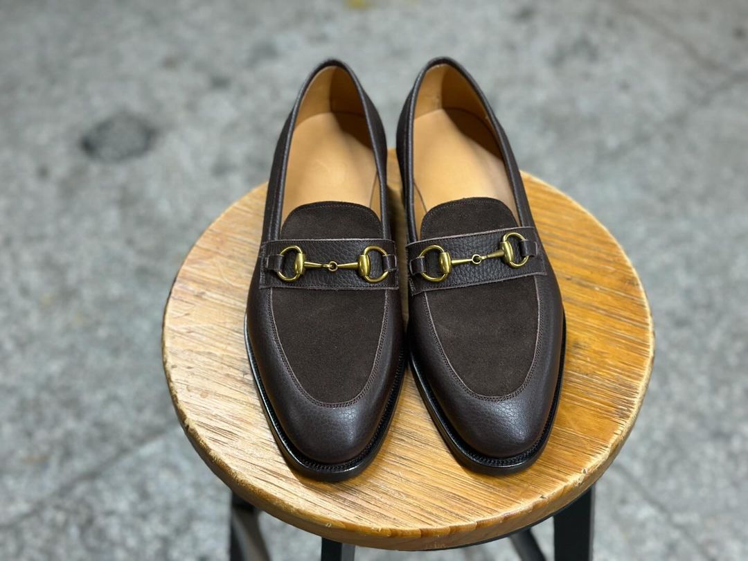 BROOKS - BROWN SUEDE HORSEBIT LOAFER