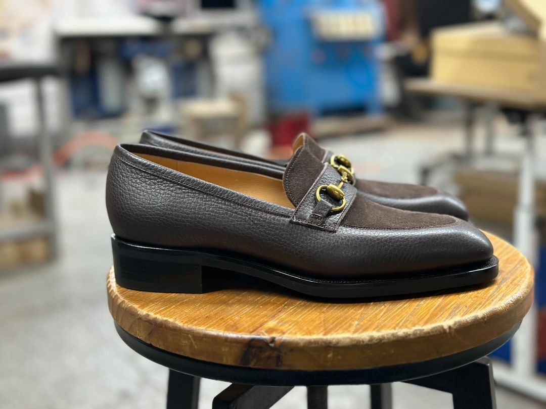 BROOKS - BROWN SUEDE HORSEBIT LOAFER