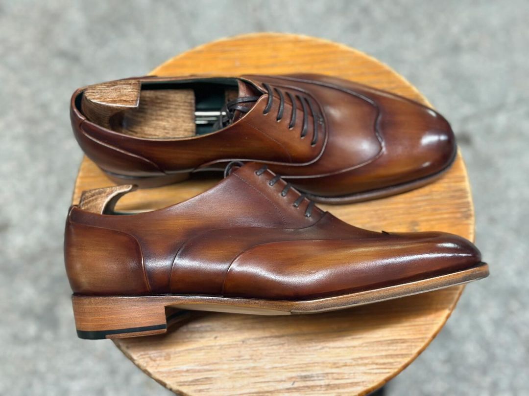 ARTISAN'S TOUCH BROWN WOODEN FINISH OXFORD LACEUP