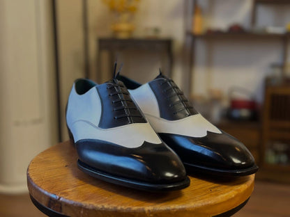 ROBERT - Black & White Oxfords