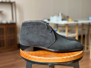 SHADOWWALK FIDDLEBACK | GREY SUEDE CHUKKA BOOTS