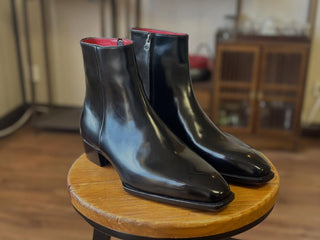 CALEB FIDDLEBACK | BLACK ZIPPER BOOTS