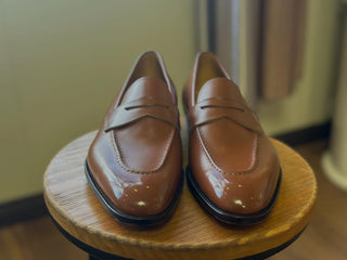 ALEC FIDDLEBACK | TAN LEATHER PENNY LOAFER