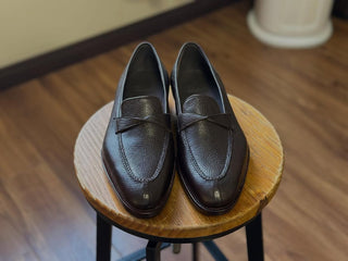 LINDSAY FIDDLEBACK | BROWN TWIST PENNY LOAFER