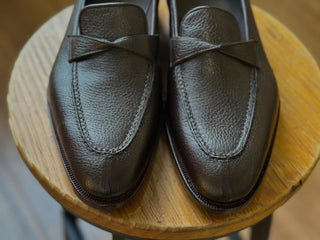 LINDSAY FIDDLEBACK | BROWN TWIST PENNY LOAFER