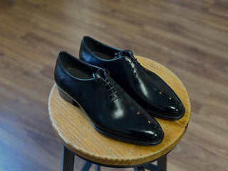 ALIJAH FIDDLEBACK | BLACK WHOLE CUT LACEUPS