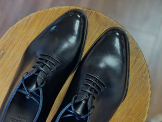 ALIJAH FIDDLEBACK | BLACK WHOLE CUT LACEUPS