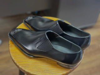 BENTLEY 15 - BLACK WHOLE CUT SLIP ON