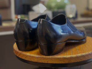 BENTLEY 15 - BLACK WHOLE CUT SLIP ON