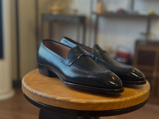 ADRIAN FIDDLEBACK | BLACK TWIST PENNY LOAFER