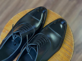 CODY FIDDLEBACK | BLACK CAP TOE LACEUPS