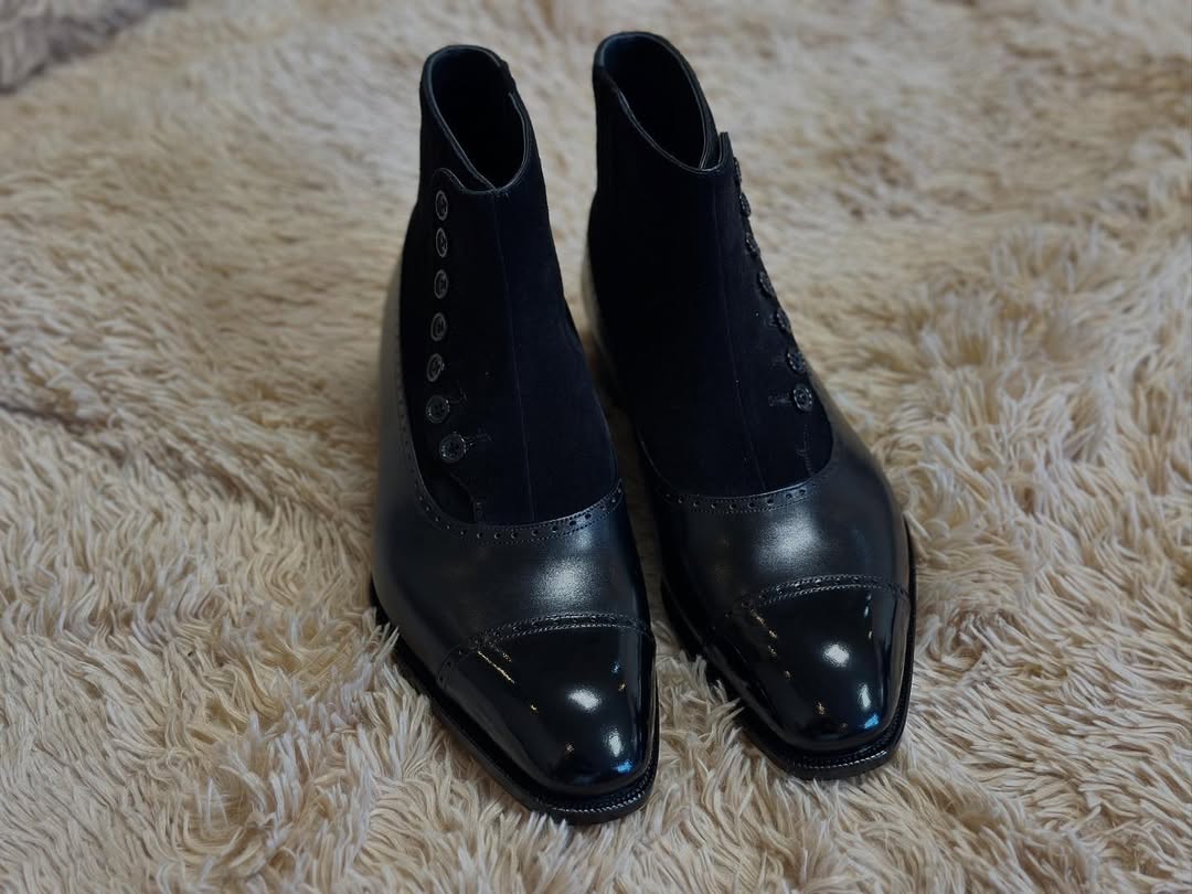 Aaron - BLACK BUTTON BOOTS