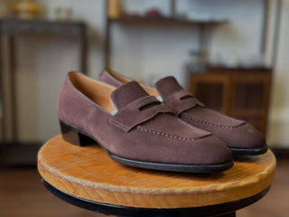 DEREK FIDDLEBACK | BROWN SUEDE PENNY LOAFER