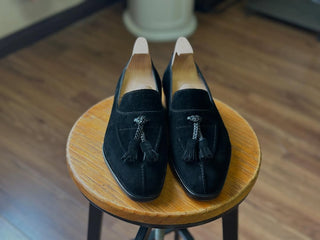 CONNOR FIDDLEBACK | BLACK SUEDE TASSEL LOAFER