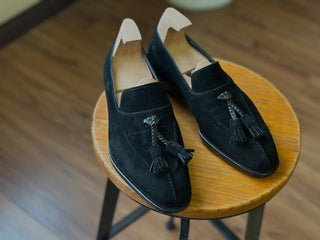 CONNOR FIDDLEBACK | BLACK SUEDE TASSEL LOAFER