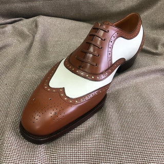 CLARENCE - TAN AND WHITE BROGUE OXFORDS LACEUPS