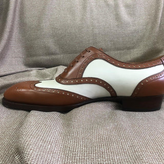 CLARENCE - TAN AND WHITE BROGUE OXFORDS LACEUPS