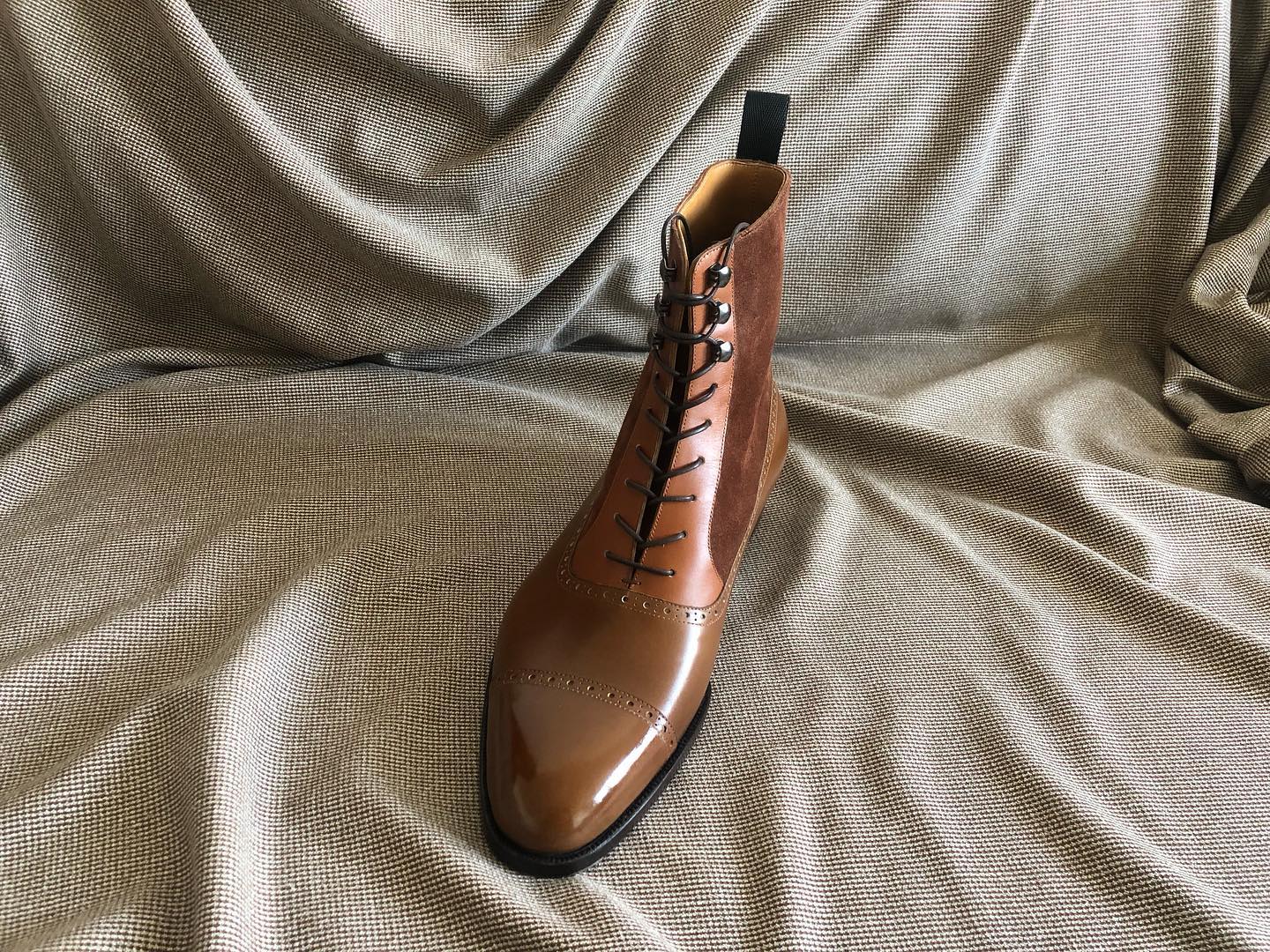 BRANDT - BROWN LEATHER AND SUEDE BALMORAL BOOTS