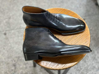 GREY CRUST LEATHER WHOLECUT BOOTS