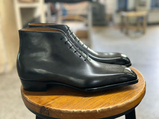 GREY CRUST LEATHER WHOLECUT BOOTS