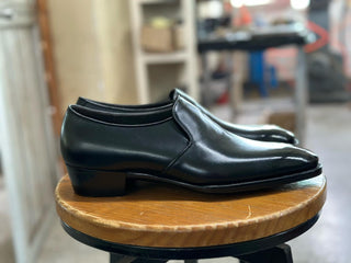 KEATON FIDDLEBACK | BLACK LEATHER LOAFERS